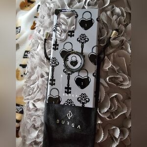 Burga Galaxy S23 Ultra Black and White Phone Case with Key Design